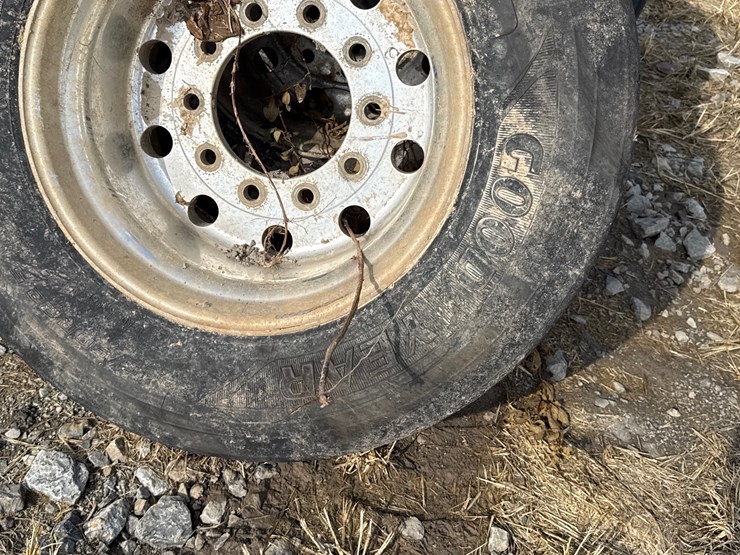#5270-•-lot-of-(4)-445/50r22.5-tires-w/-rims-image-9