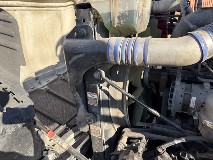 2020-peterbilt-579-image-23
