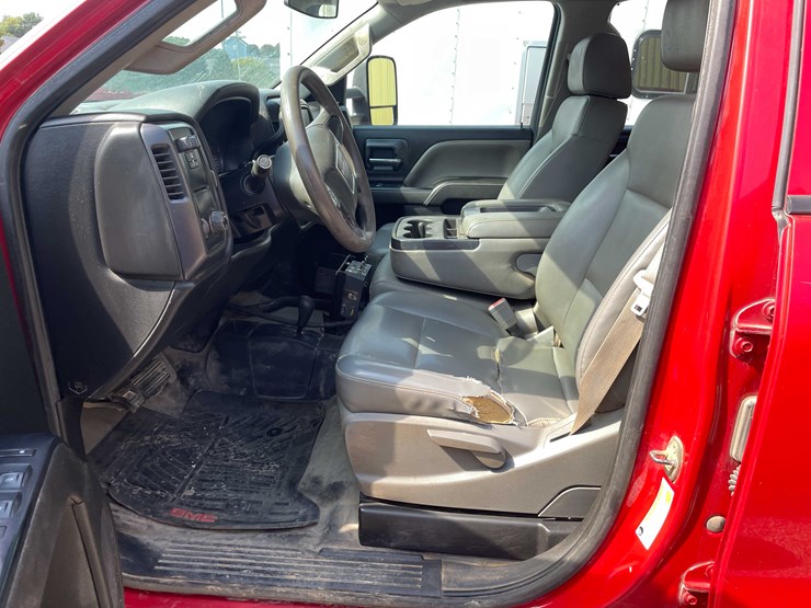 2015-gmc-sierra-2500hd-image-44