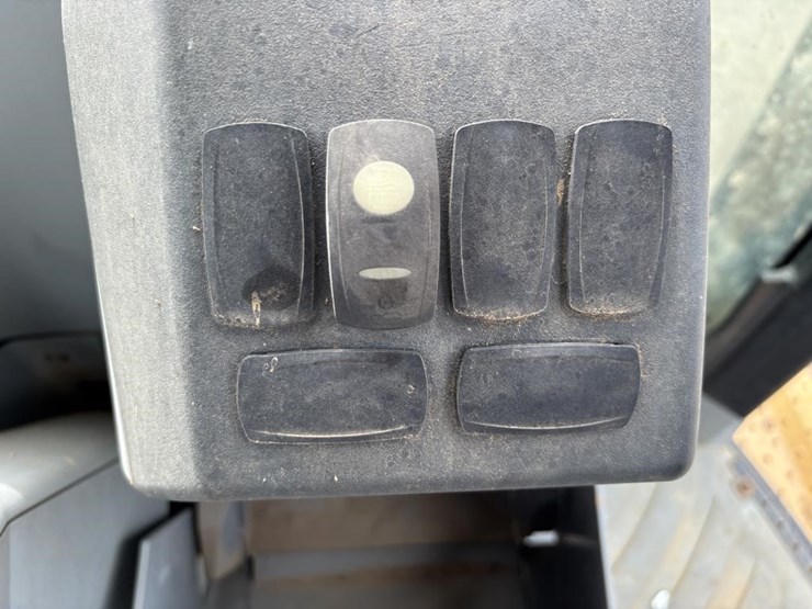 2013-caterpillar-420f-image-40
