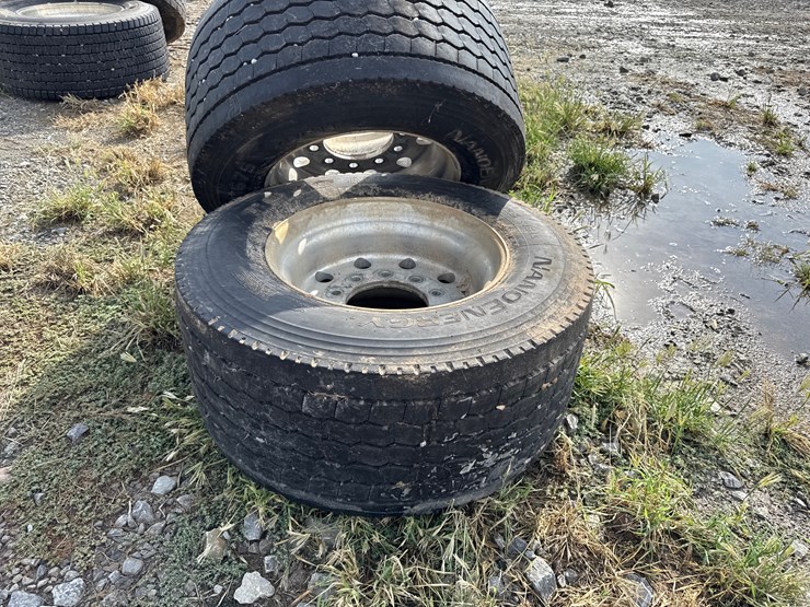 #5269-•-lot-of-(2)-445/50r22.5-tires-w/-rims-image-5