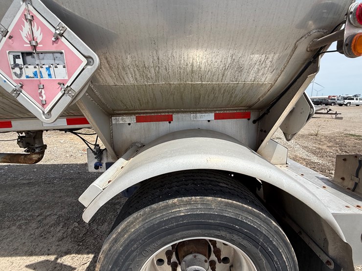 #9657-•-1996-weld-it-s/a-5400gal-fuel-trailer-1w9t23269tl010011-inv#:-9657-image-8