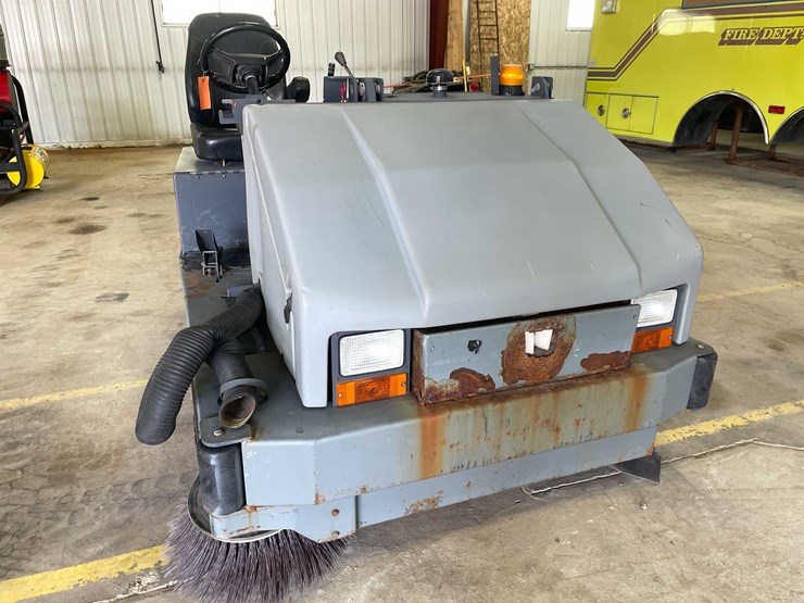 #13380-•-advanced-6250-floor-sweeper-image-7