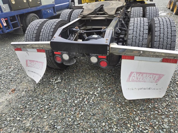 2019-peterbilt-579-image-17