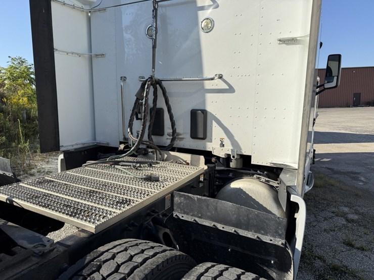2020-peterbilt-579-image-37