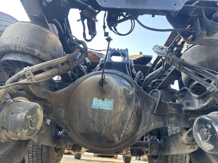 2023-kenworth-w990-image-62