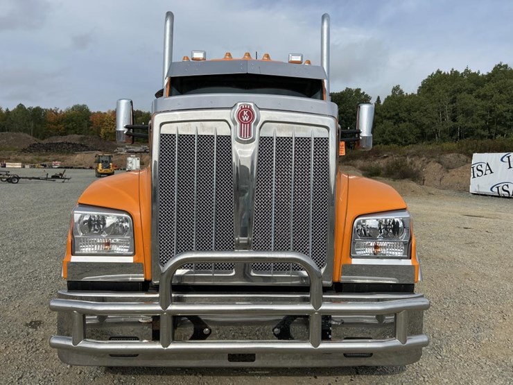 2023-kenworth-w990-image-8