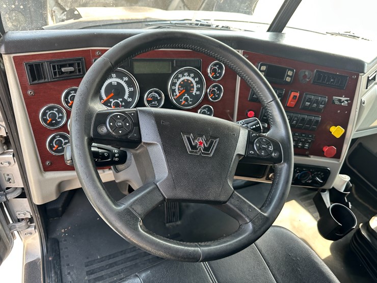 2018-western-star-5700-image-68