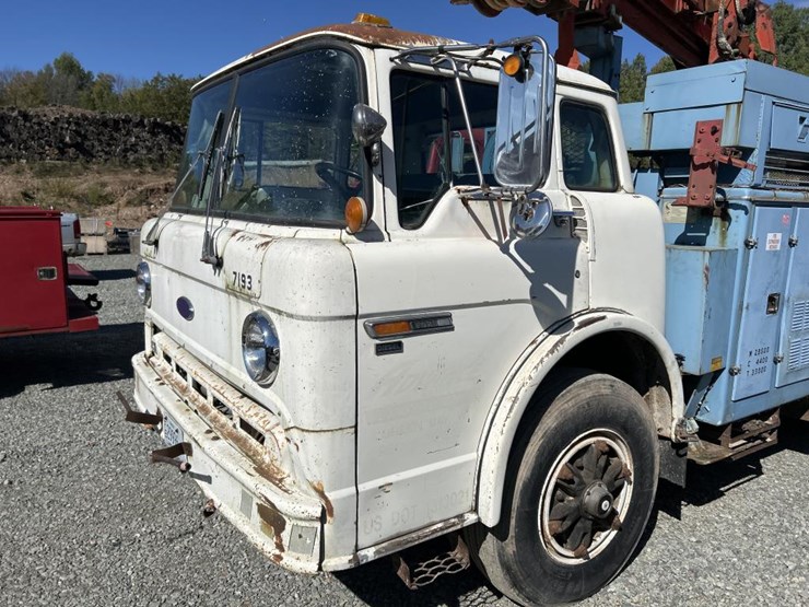 1990-ford-8000-image-9