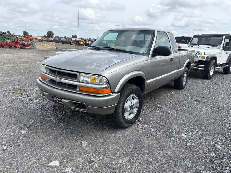2001-chevrolet-s10-image-1