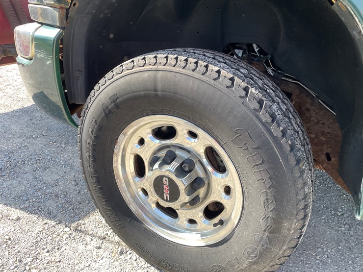 2003-gmc-2500-image-11