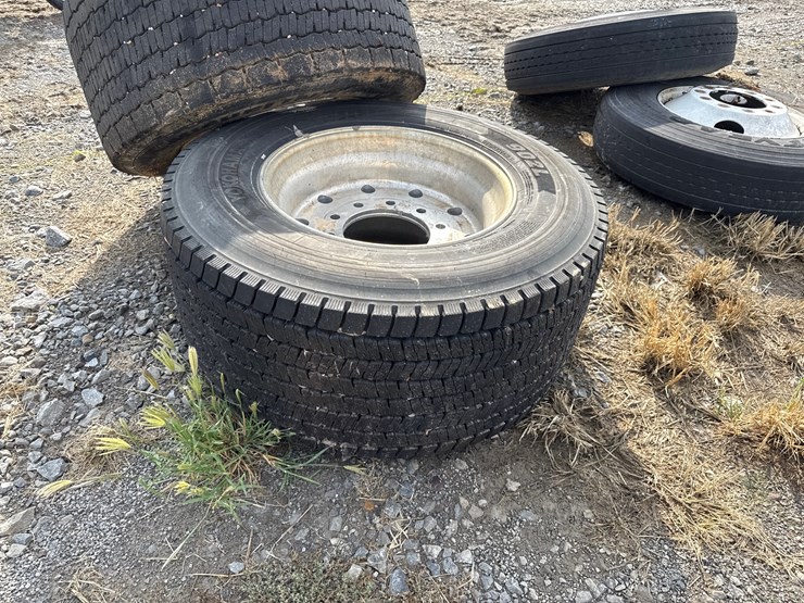 #5271-•-lot-of-(2)-445/50r22.5-tires-w/-rims-image-5