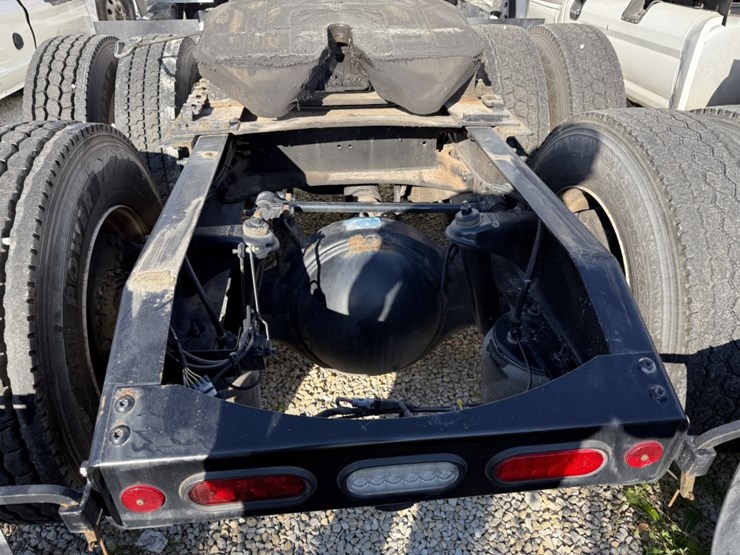 2022-peterbilt-579-image-35