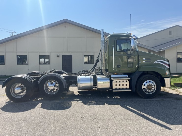 #1247-•-2015-mack-cxu612-day-cab-truck-tractor-image-6