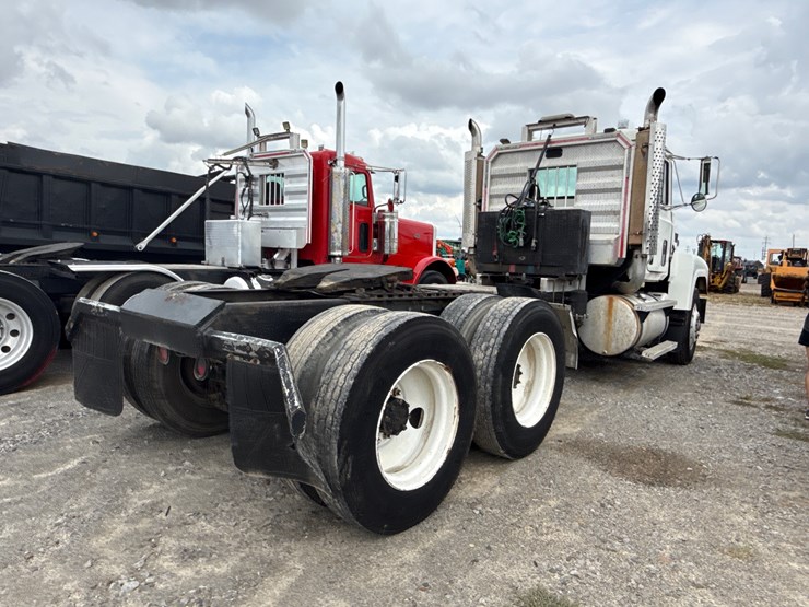 1996-mack-ch613-image-3