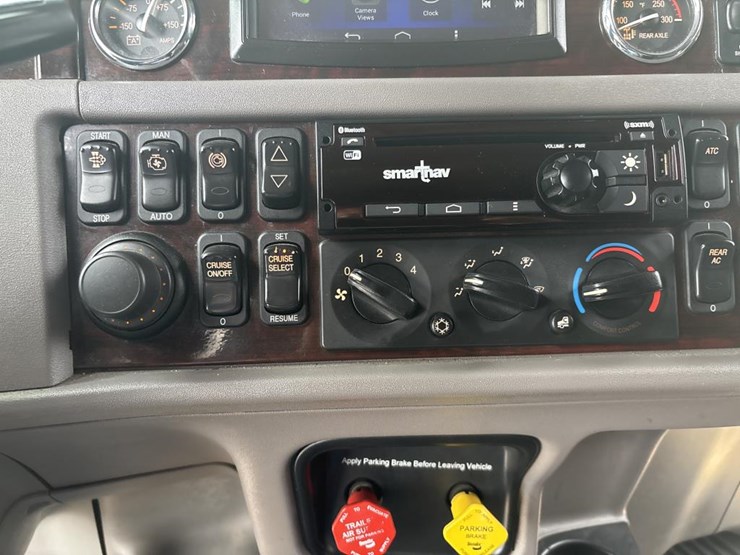 peterbilt-389-image-39
