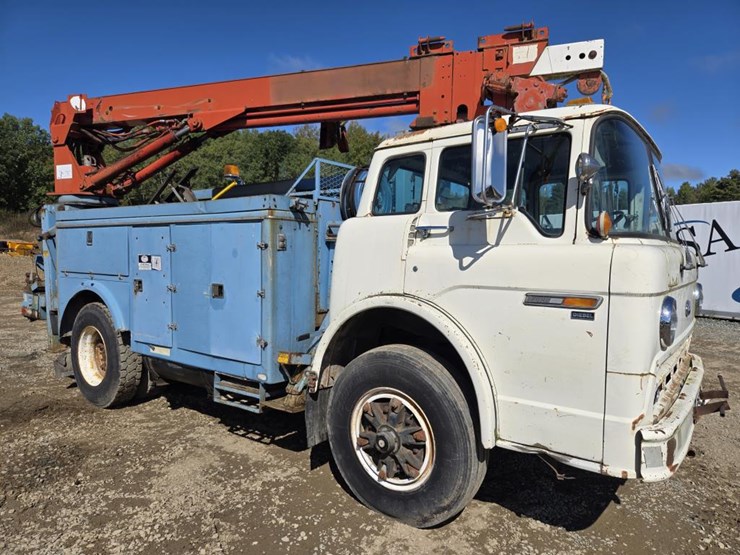 1990-ford-8000-image-7