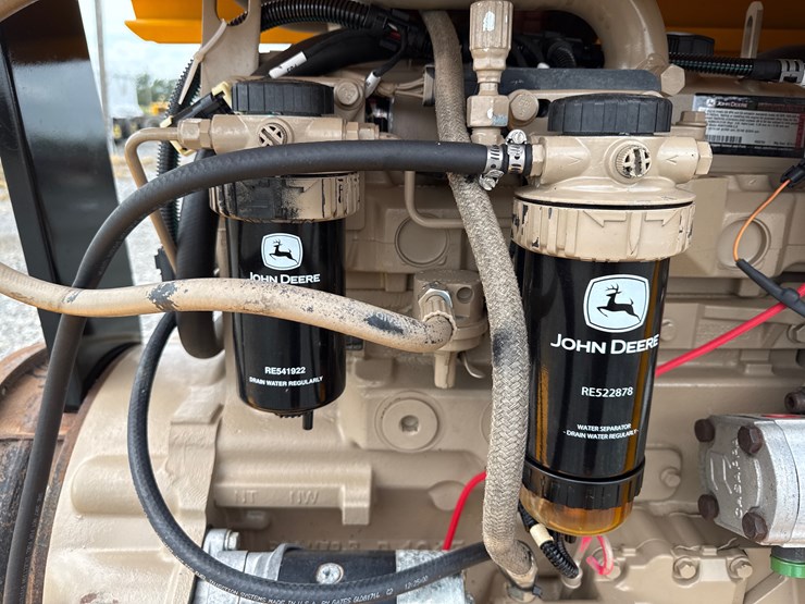 2015-john-deere-4045t-image-11
