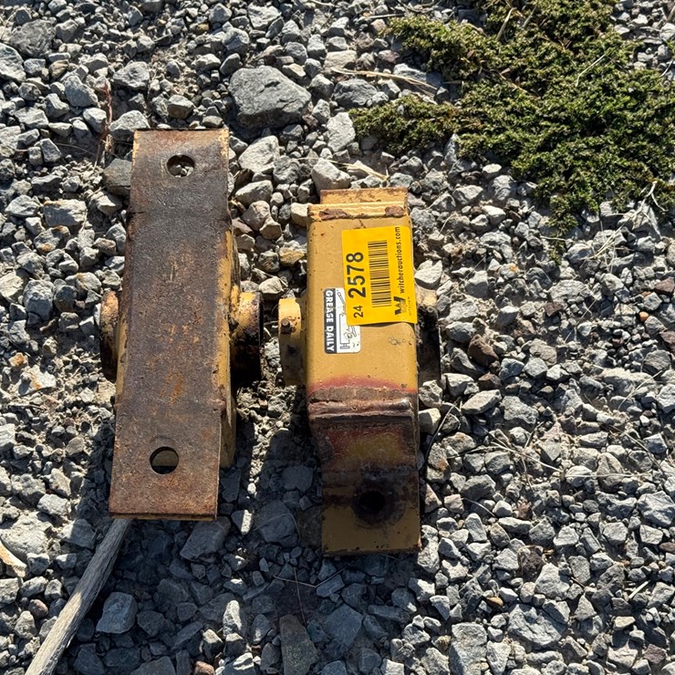 #2578 • Lot of (2) Shaft CarriersInv#: 2578
