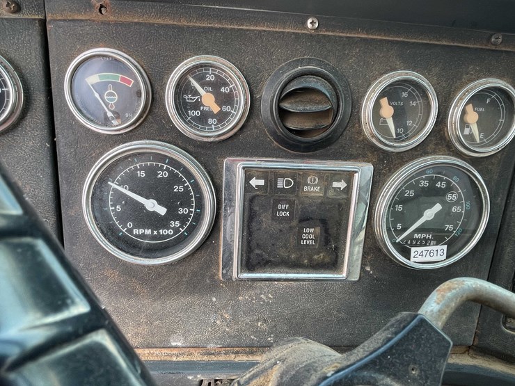 1989-ford-9000-image-51