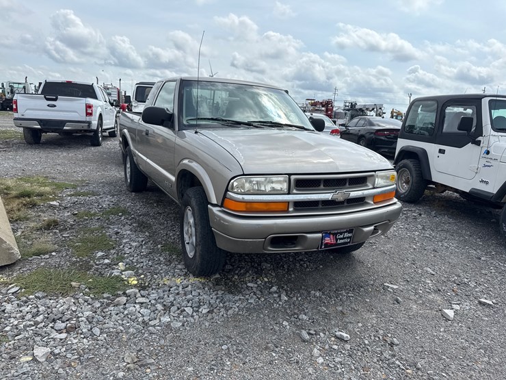 2001-chevrolet-s10-image-2