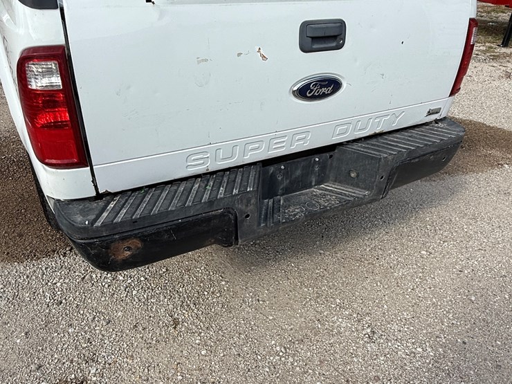 2010-ford-f250-xl-image-12