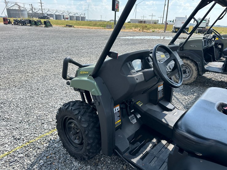 2021-john-deere-gator-image-21