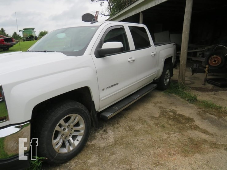 2017-chevrolet-lt-1/2-ton-4x4-,-4-door-16-image-3
