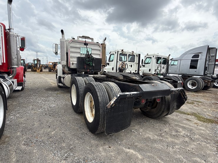 1996-mack-ch613-image-4