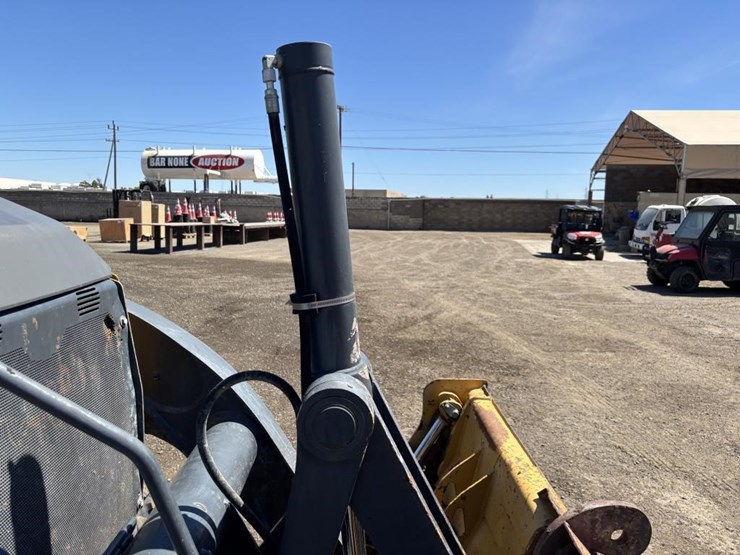 2019-deere-310l-ep-image-15