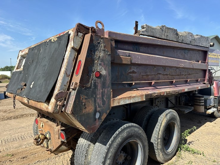 1997-mack-dm690s-image-12