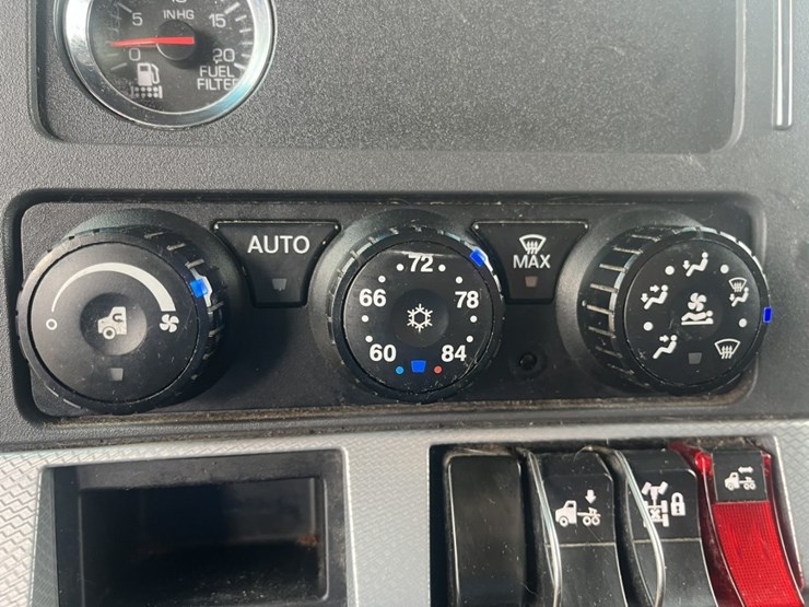 2020-kenworth-t680-image-76