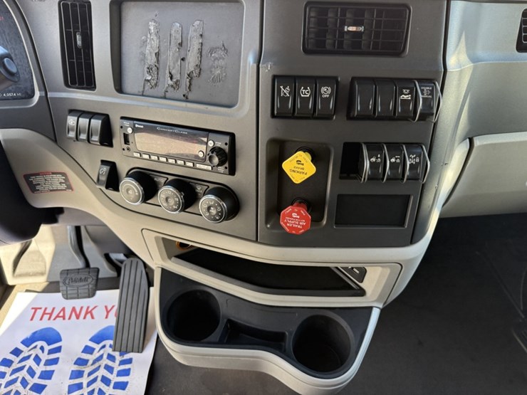 2022-peterbilt-579-image-50