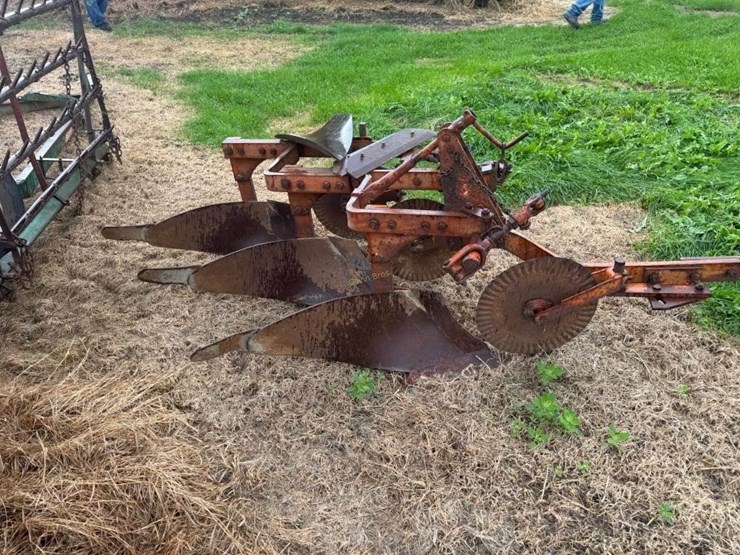 allis-chalmers-3-bottom-snap-coupler-plow-image-5