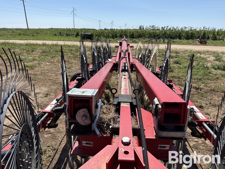 2016-massey-ferguson-3986-image-15