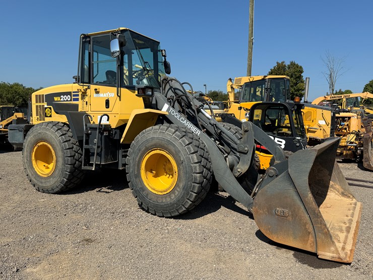 komatsu-wa200-image-1