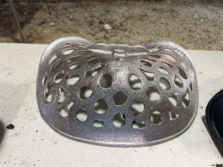 (3)-cast-iron-seats-image-11
