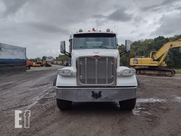 2020-peterbilt-567-image-2