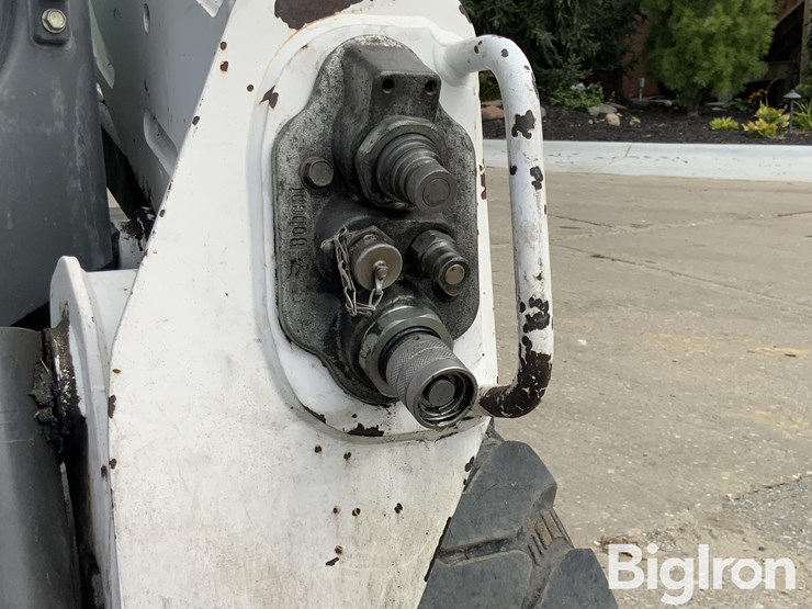 2014-bobcat-s590-image-15