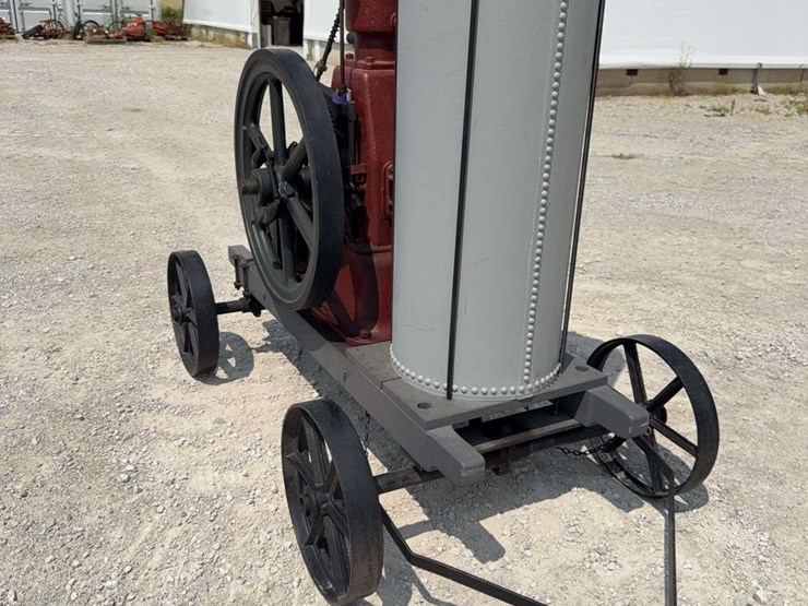 3-hp-international-harvester-“famous”-vertical-engine-image-2