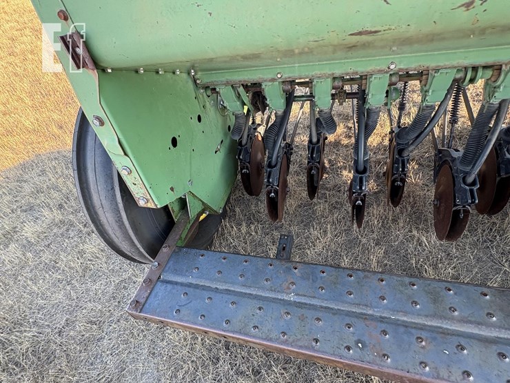 john-deere-8300-image-16
