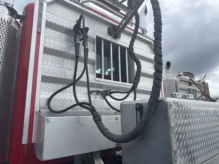 2014-peterbilt-389-image-32