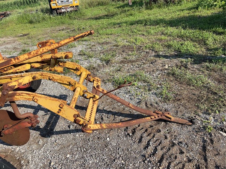 minneapolis-moline-plow-image-9