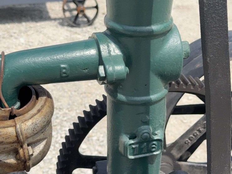 red-jacket-hand-pump-with-flywheel-drive,-demonstration-piece-image-23