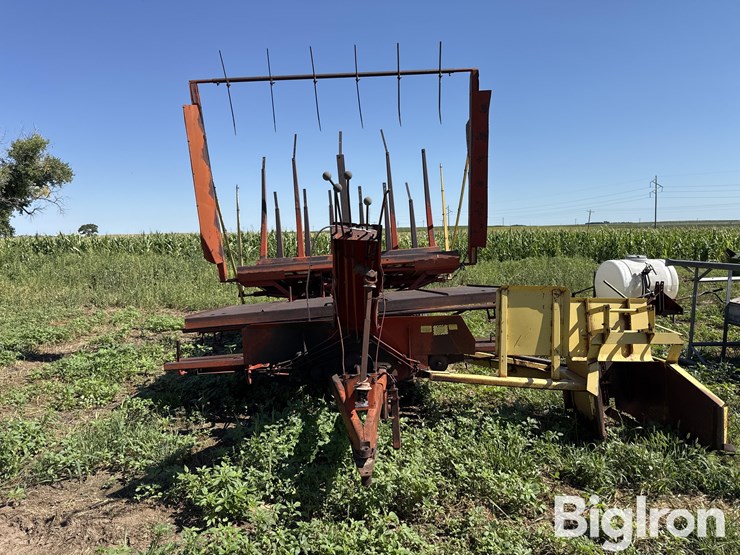 new-holland-1033-image-2