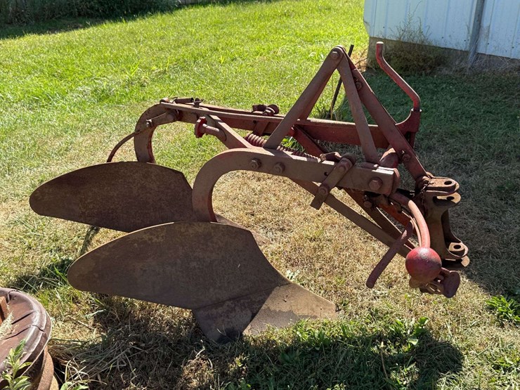 ferguson-2-bottom-3-point-plow-–-complete-with-depth-lever,-evansville,-in-tag-image-1