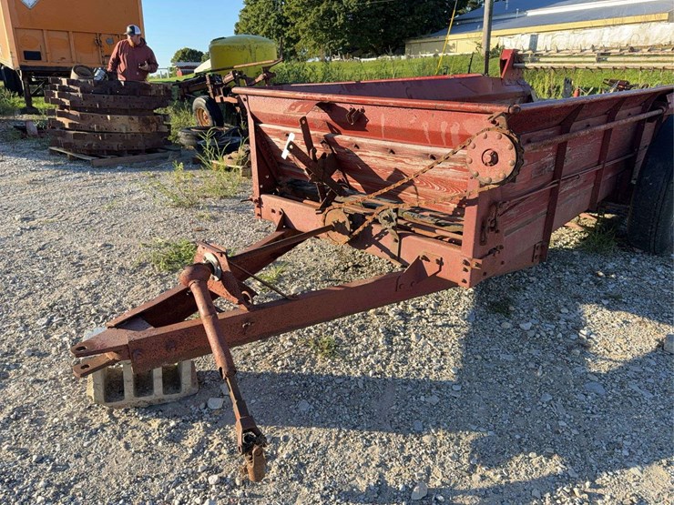 international-manure-spreader-image-15