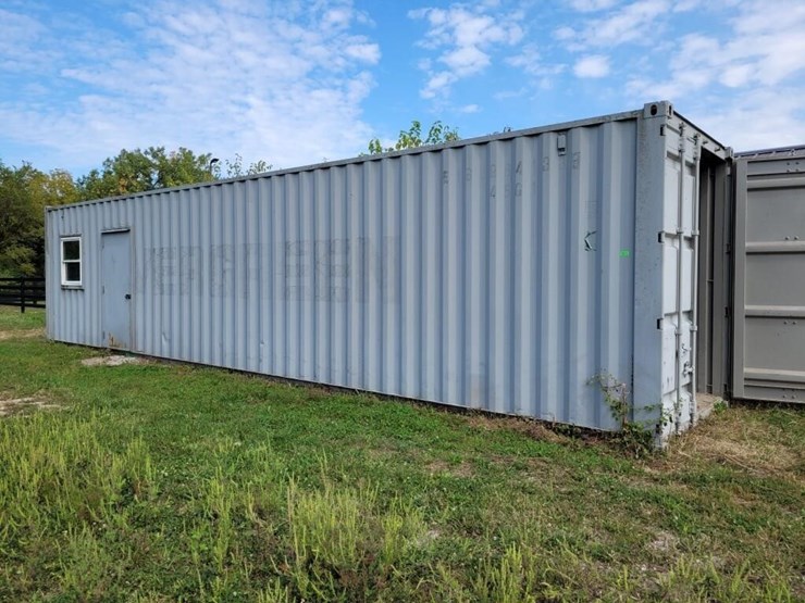 40'-shipping-container-(contents-not-included)-image-1