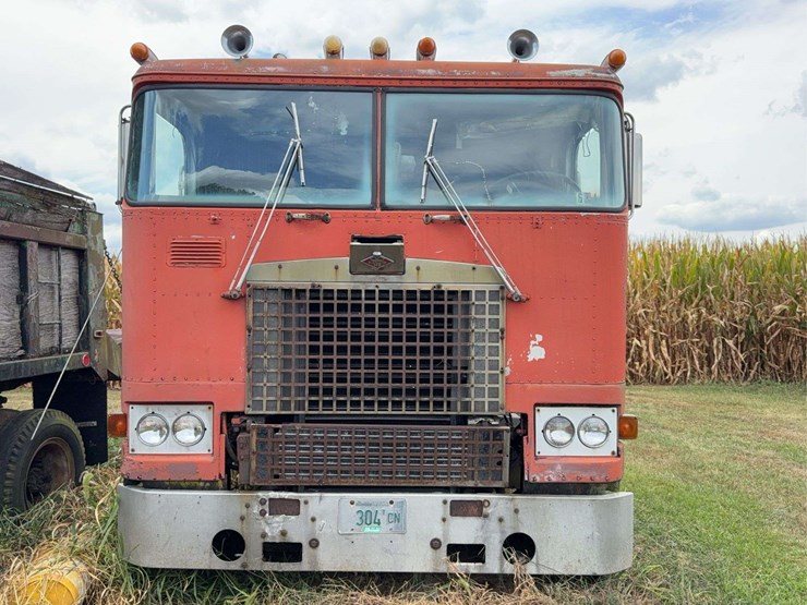diamond-reo-cabover-image-3