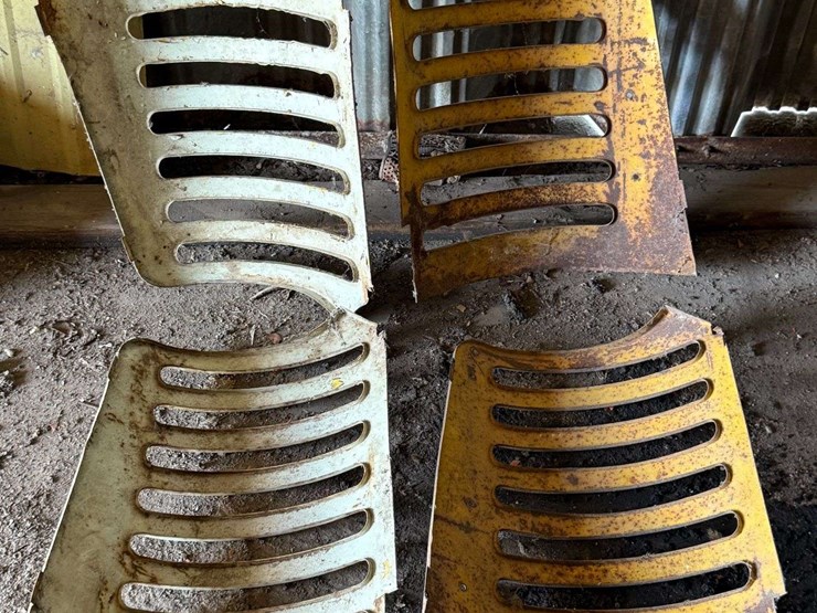 tractor-grille-side-panels-–-4-pieces-image-3